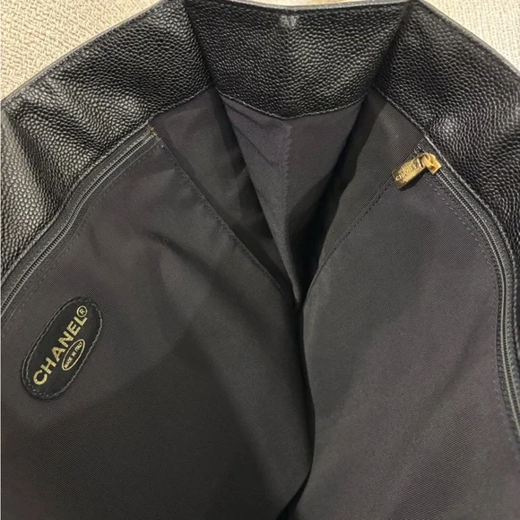 Authentic CHANEL black caviar wooden handle black caviar leather satchel - Picture 7 of 14